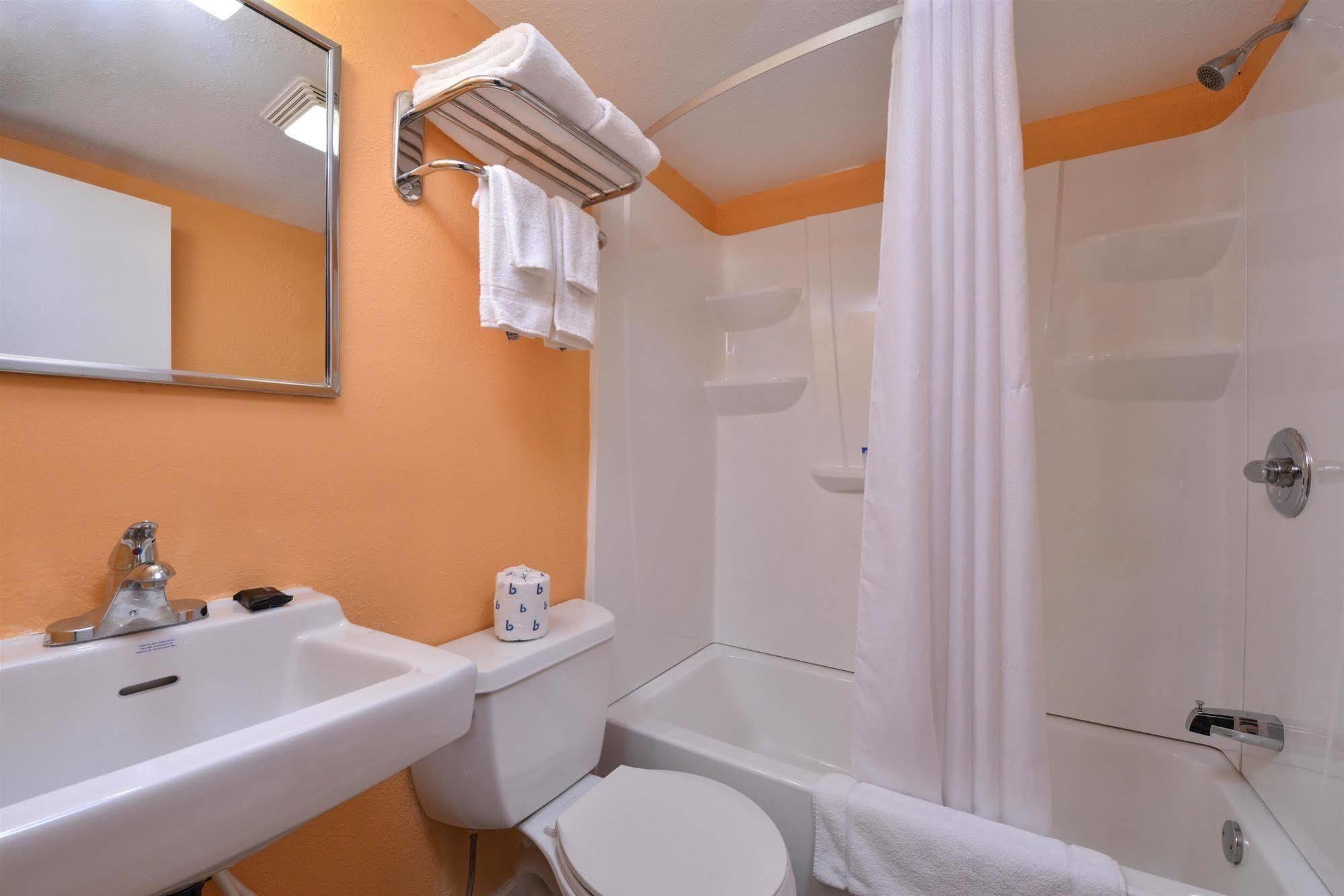 Media Inn & Suites Kültér fotó